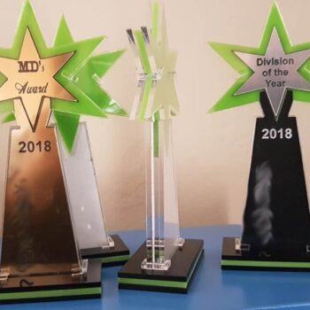 Intra απο ξύλο plywood 3mm-4mm πάχος - Τρόπαιο Δίασταση 30x30 cm Intraeaxys-yonemlko - Image 1