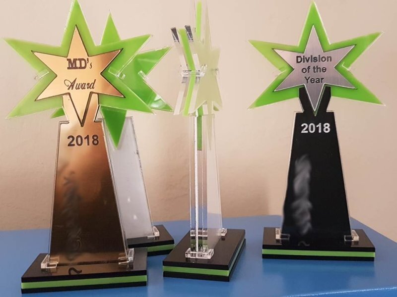 Intra απο ξύλο plywood 3mm-4mm πάχος - Τρόπαιο Δίασταση 30x30 cm Intraeaxys-yonemlko