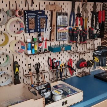 Intra απο ξύλο plywood 3mm-4mm πάχος - Γάντζοι καρφωτών Ikea Skadis Δίασταση 30x30 cm Intraeaxys-51r8q5r7 - Image 1