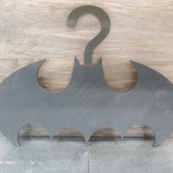 Intra απο ξύλο plywood 3mm-4mm πάχος - Κρεμάστρα Μπάτμαν Δίασταση 30x30 cm Intraeaxys-voq2wp6o - Image 1