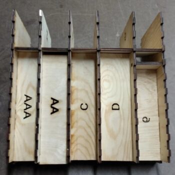 Intra απο ξύλο plywood 3mm-4mm πάχος - Battery Storage Organizer Διανομέας μπαταρίας Δίασταση 30x30 cm Intraeaxys-yonee0xo - Image 8