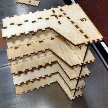 Intra απο ξύλο plywood 3mm-4mm πάχος - Battery Storage Organizer Διανομέας μπαταρίας Δίασταση 30x30 cm Intraeaxys-yonee0xo - Image 9