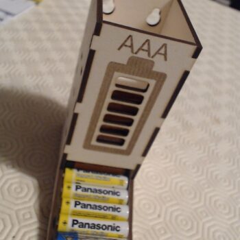 Intra απο ξύλο plywood 3mm-4mm πάχος - Υποδοχές μπαταριών ΑΑ και ΑΑΑ Δίασταση 30x30 cm Intraeaxys-pok3kzd7 - Image 1