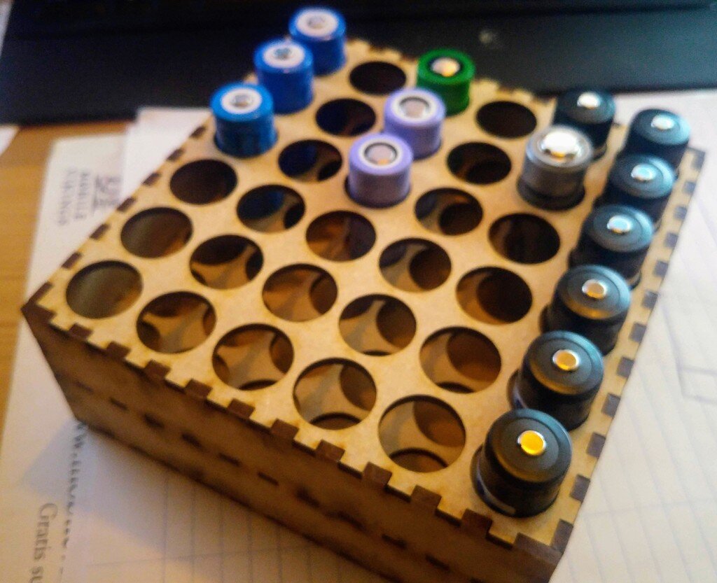 Intra απο ξύλο plywood 3mm-4mm πάχος - 18650 Battery Storage Box 3mm Δίασταση 30x30 cm Intraeaxys-r1z2exp1