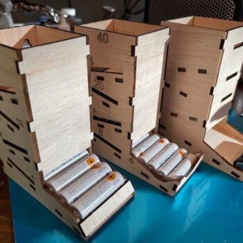 Intra απο ξύλο plywood 3mm-4mm πάχος - Διανομέας μπαταριών DIY Δίασταση 30x30 cm Intraeaxys-joedj081 - Image 1