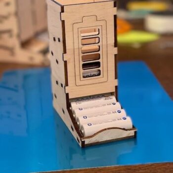 Intra απο ξύλο plywood 3mm-4mm πάχος - Διανομέας μπαταριών AA & AAA Δίασταση 30x30 cm Intraeaxys-ro6ygm37 - Image 1