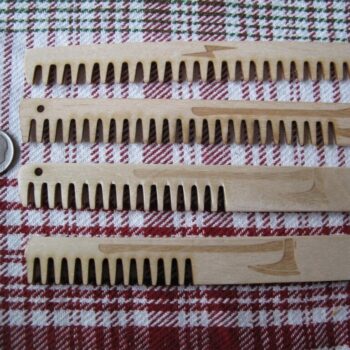 Intra απο ξύλο plywood 3mm-4mm πάχος - Χτένια γενειάδας Δίασταση 30x30 cm Intraeaxys-e1gkvyvo - Image 1