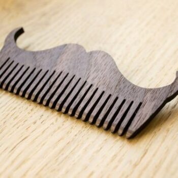 Intra απο ξύλο plywood 3mm-4mm πάχος - Χτένι σε σχήμα μουστάκι Δίασταση 30x30 cm Intraeaxys-e1gkerdo - Image 1