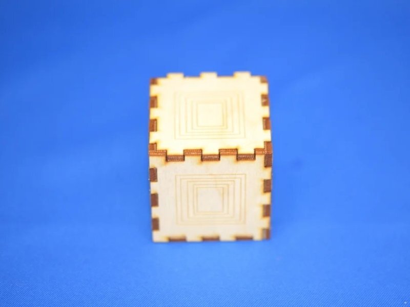 Intra απο ξύλο plywood 3mm-4mm πάχος - Κουτί με τετράγωνα Δίασταση 30x30 cm Intraeaxys-pokmvqd1