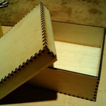 Intra απο ξύλο plywood 3mm-4mm πάχος - Μικρό Κουτί με Καπάκι Δίασταση 30x30 cm Intraeaxys-eoxl4jvo - Image 1