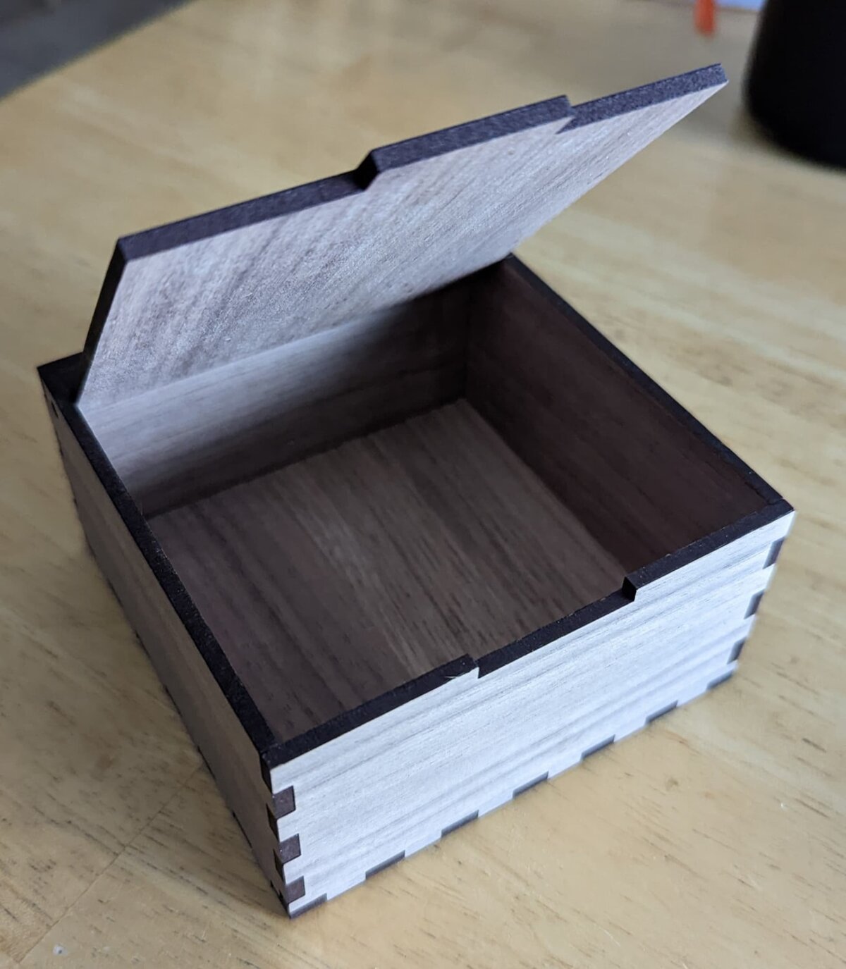 Intra απο ξύλο plywood 3mm-4mm πάχος - Ξύλινα Κουτιά με Καπάκι Δίασταση 30x30 cm Intraeaxys-51rr5z31