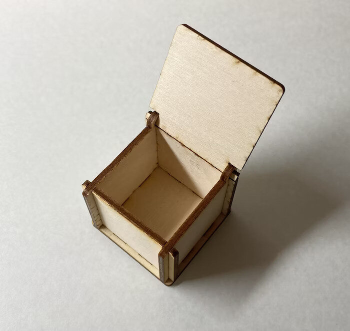 Intra απο ξύλο plywood 3mm-4mm πάχος - Αρθρωτό κιβώτιο καπακιού Δίασταση 30x30 cm Intraeaxys-eo4qg9g7