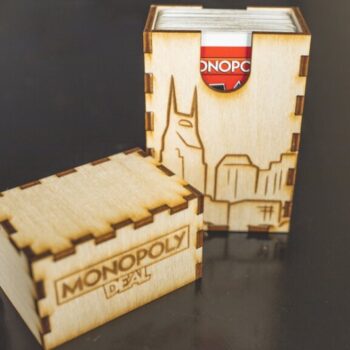 Intra απο ξύλο plywood 3mm-4mm πάχος - Monopoly Deal Box (Νάσβιλ) Δίασταση 30x30 cm Intraeaxys-m1dd69e1 - Image 1