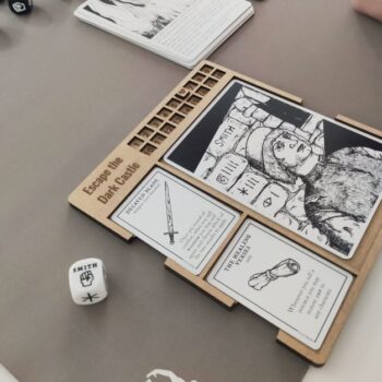 Intra απο ξύλο plywood 3mm-4mm πάχος - Escape the Dark Castle Playerboard Δίασταση 30x30 cm Intraeaxys-6o38yl31 - Image 1