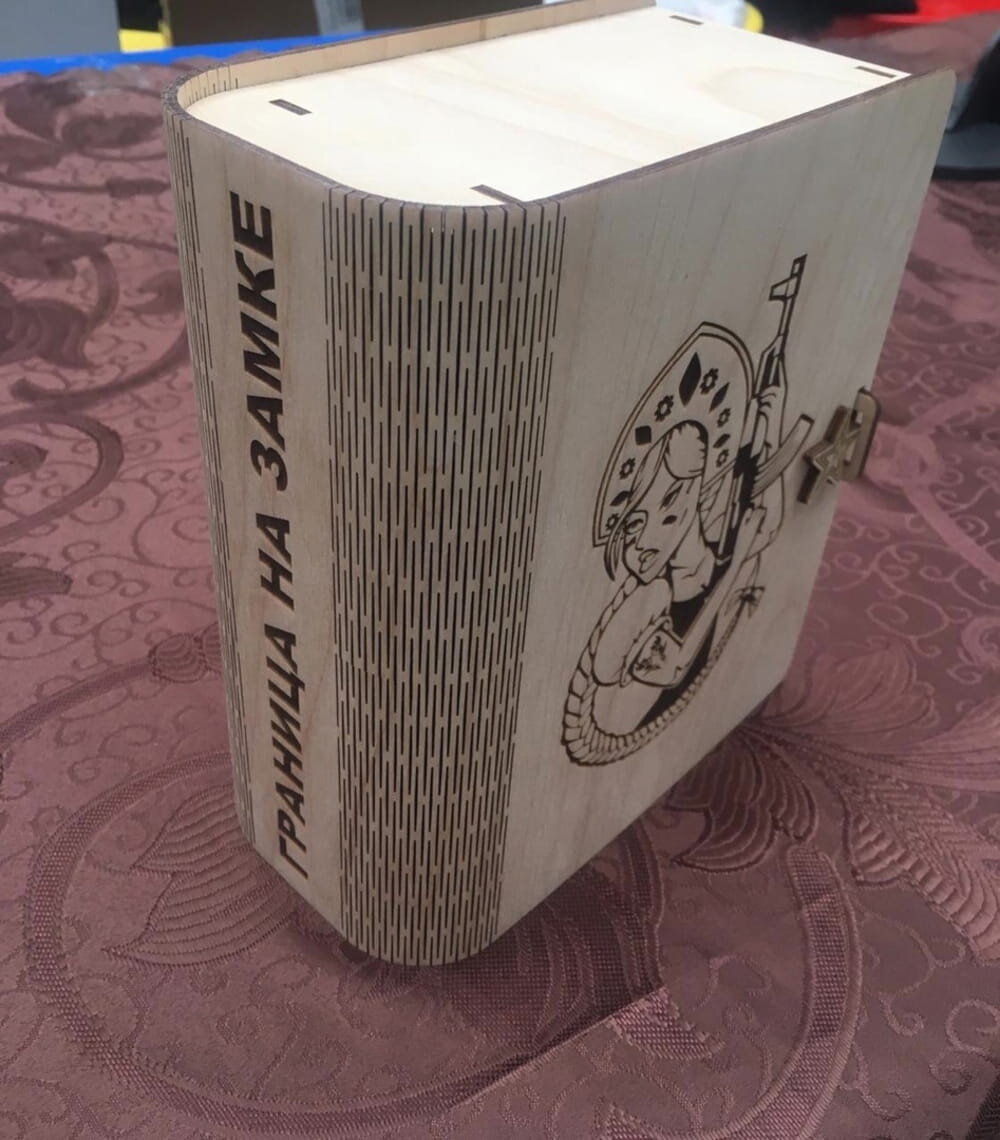 Intra απο ξύλο plywood 3mm-4mm πάχος - Ξύλινο κουτί σε σχήμα βιβλίου Δίασταση 30x30 cm Intraeaxys-joedyp91