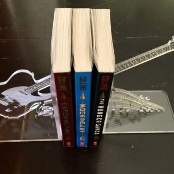 Intra απο ξύλο plywood 3mm-4mm πάχος - Βιβλιοθήκες κιθάρας με ακρυλικό χαραγμένο Δίασταση 20x20 cm Intraeaxys-lopqjg37 - Image 1