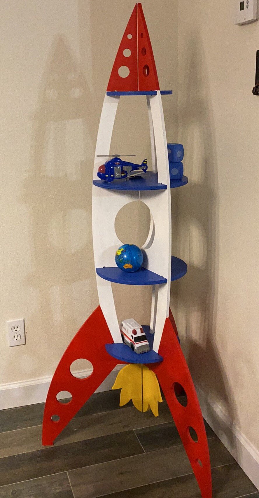 Intra απο ξύλο plywood 3mm-4mm πάχος - Ράφια παιδικών ρουκετών για παιδιά Δίασταση 30x30 cm Intraeaxys-eo4qp497