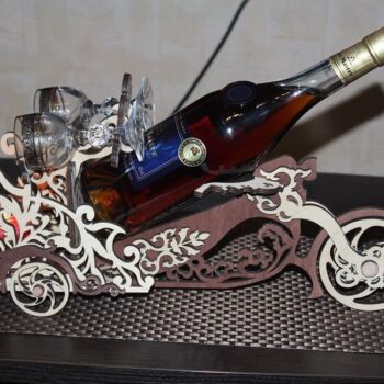 Intra απο ξύλο plywood 3mm-4mm πάχος - Βάση μπουκαλιών κρασιού μοτοσικλέτας Wine Butler Δίασταση 30x30 cm Intraeaxys-6o3y05r7 - Image 1