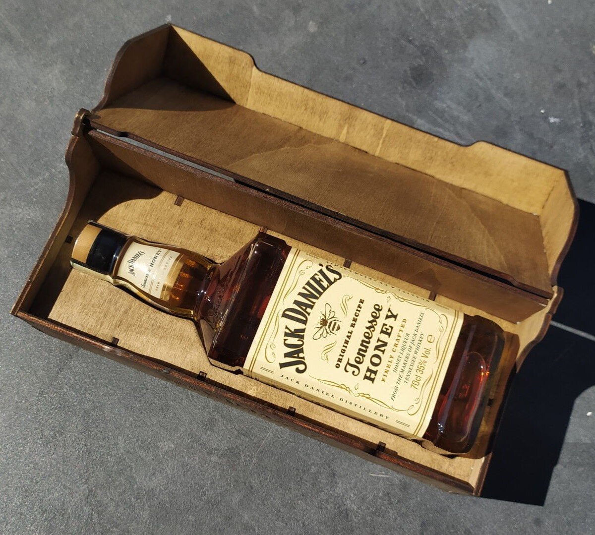 Intra απο ξύλο plywood 3mm-4mm πάχος - Jack Daniels 70cl Gift Box 4mm Δίασταση 30x30 cm Intraeaxys-67wljj81