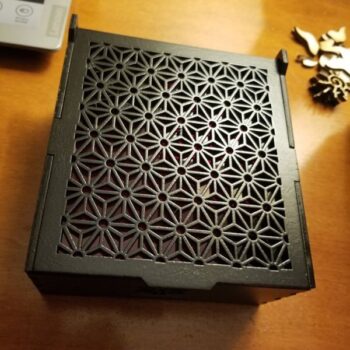 Intra απο ξύλο plywood 3mm-4mm πάχος - Ξύλινο κουτί δώρου Δίασταση 30x30 cm Intraeaxys-d1lm25go - Image 1