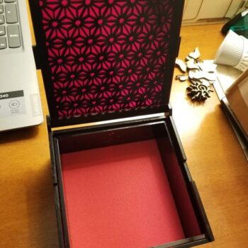 Intra απο ξύλο plywood 3mm-4mm πάχος - Ξύλινο κουτί δώρου Δίασταση 30x30 cm Intraeaxys-d1lm25go - Image 3