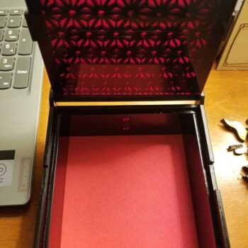 Intra απο ξύλο plywood 3mm-4mm πάχος - Ξύλινο κουτί δώρου Δίασταση 30x30 cm Intraeaxys-d1lm25go - Image 4