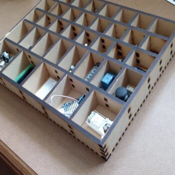 Intra απο ξύλο plywood 3mm-4mm πάχος - Κουτί αποθήκευσης ηλεκτρονικών εξαρτημάτων Δίασταση 30x30 cm Intraeaxys-eo055q31 - Image 1