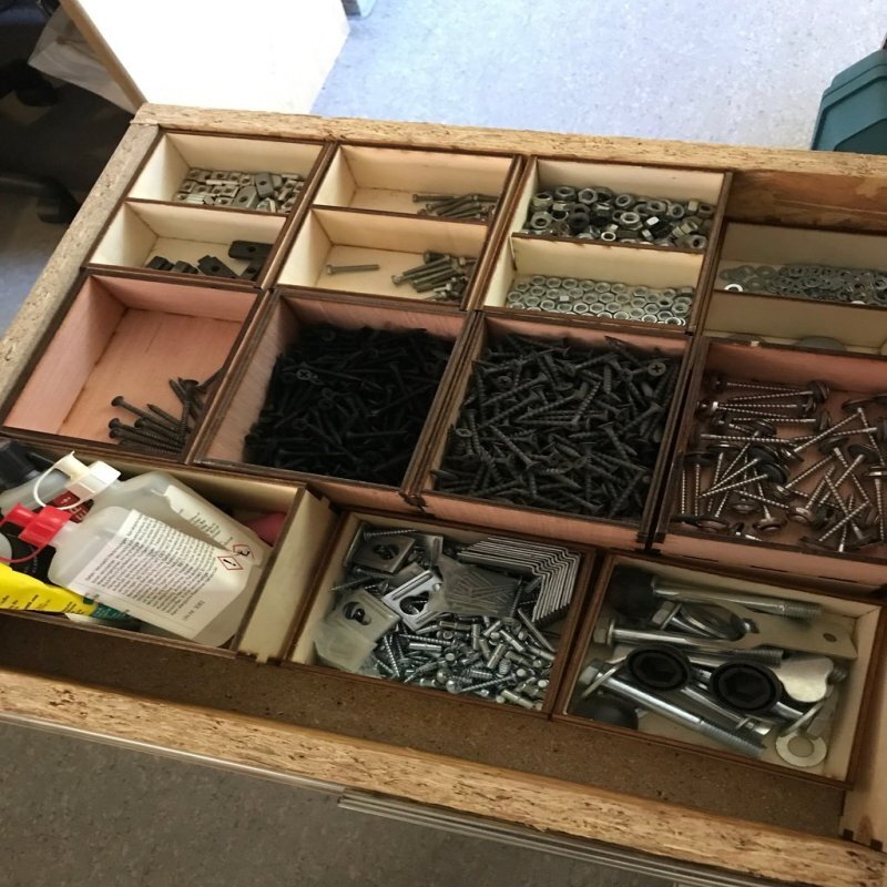 Intra απο ξύλο plywood 3mm-4mm πάχος - Εργαλειοθήκη (για βίδες) Δίασταση 30x30 cm Intraeaxys-lop3q961