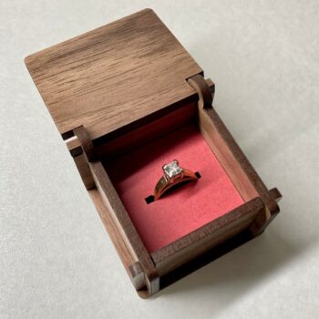 Intra απο ξύλο plywood 3mm-4mm πάχος - Αρθρωτό κουτί κοσμημάτων Δίασταση 30x30 cm Intraeaxys-pok32q97 - Image 1