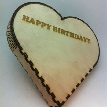 Intra απο ξύλο plywood 3mm-4mm πάχος - Κουτί δώρου γενεθλίων σε σχήμα καρδιάς Δίασταση 30x30 cm Intraeaxys-r1z2d9m1 - Image 1