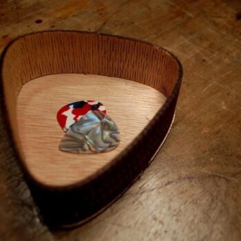 Intra απο ξύλο plywood 3mm-4mm πάχος - Καμπυλωτό κιθάρα Pick Box Δίασταση 30x30 cm Intraeaxys-eo4y4l9o - Image 1