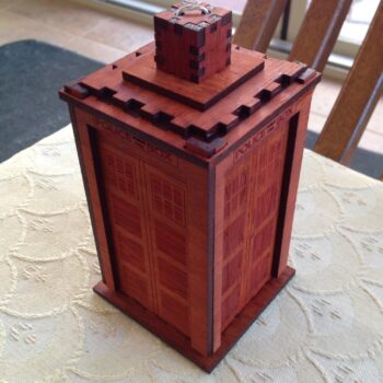 Intra απο ξύλο plywood 3mm-4mm πάχος - Αρχείο PDF Doctor Who Tardis Χριστουγεννιάτικο Στολίδι Δίασταση 10x10 cm Intraeaxys-r7vmjez7 - Image 1