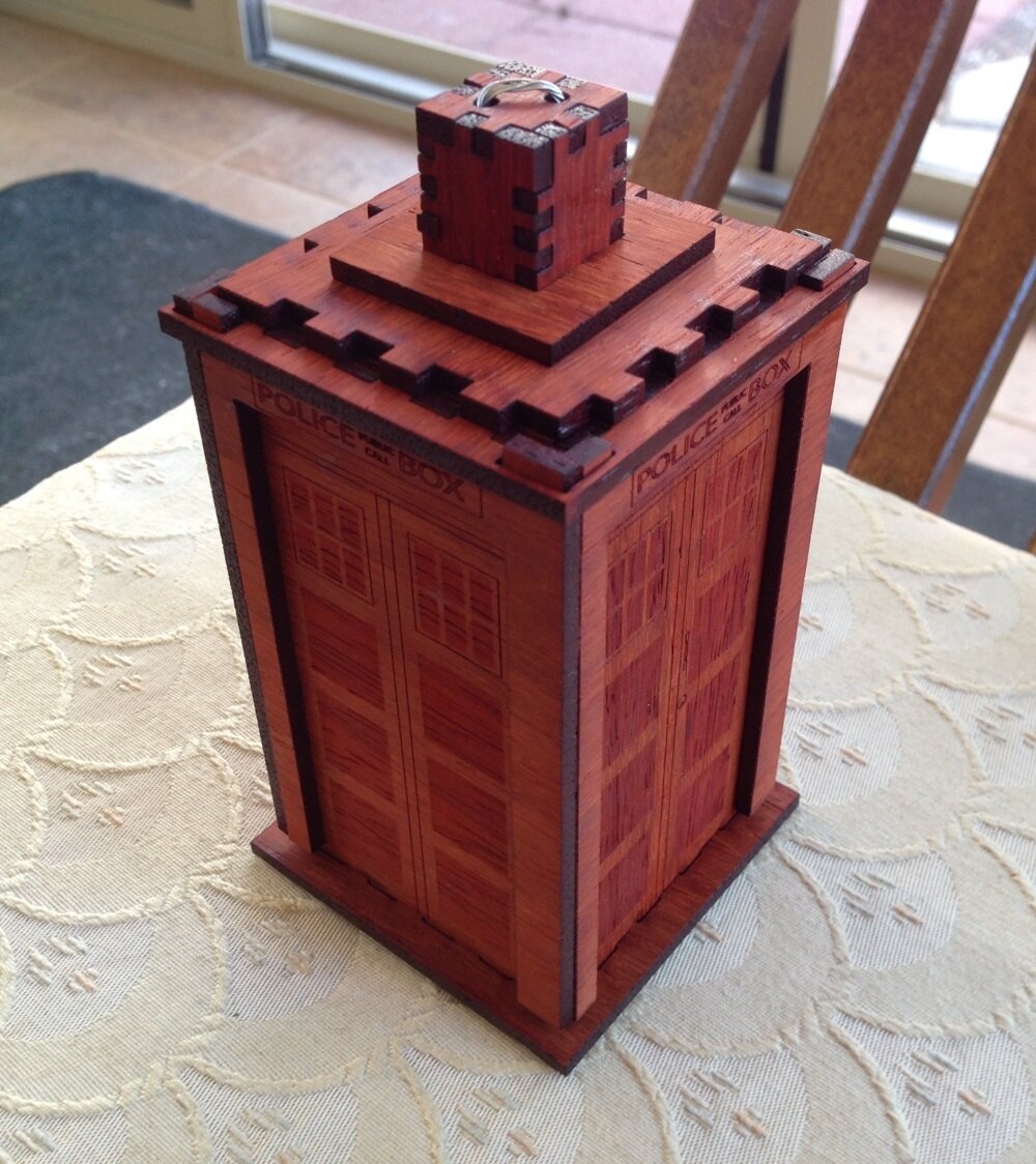 Intra απο ξύλο plywood 3mm-4mm πάχος - Αρχείο PDF Doctor Who Tardis Χριστουγεννιάτικο Στολίδι Δίασταση 10x10 cm Intraeaxys-r7vmjez7