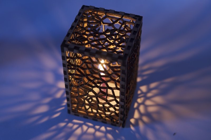 Intra απο ξύλο plywood 3mm-4mm πάχος - Ξύλινο δαντελένιο κουτί Δίασταση 30x30 cm Intraeaxys-voqdlvq1