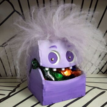 Intra απο ξύλο plywood 3mm-4mm πάχος - Χαριτωμένο κουτί δώρου τέρας Δίασταση 30x30 cm Intraeaxys-67wlgpm1 - Image 1