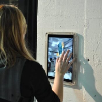 Intra απο ξύλο plywood 3mm-4mm πάχος - Θήκη iPad Pro Δίασταση 30x30 cm Intraeaxys-075dy8mo - Image 1