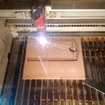 Intra απο ξύλο plywood 3mm-4mm πάχος - Δερμάτινη και ξύλινη θήκη τηλεφώνου Δίασταση 30x30 cm Intraeaxys-yone0mxo - Image 6