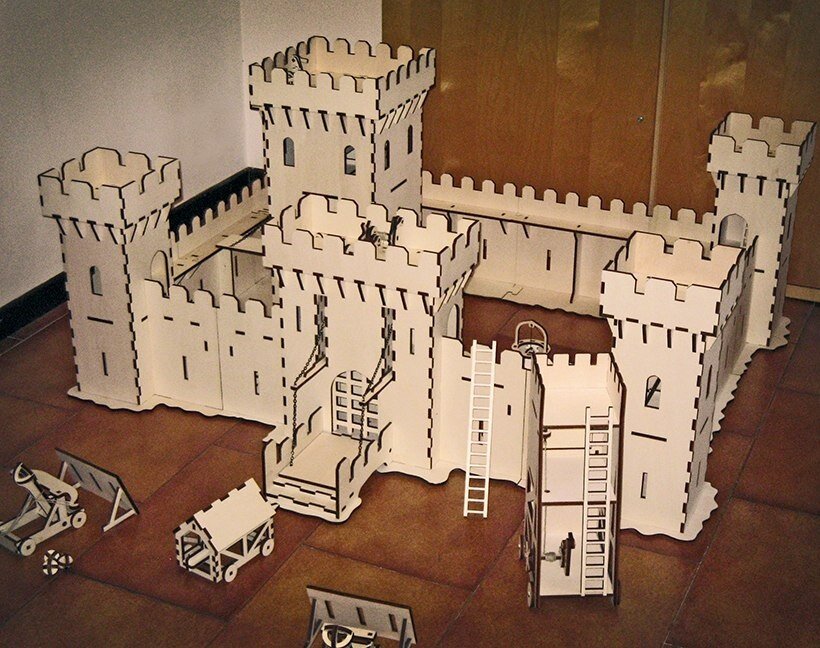 Intra απο ξύλο plywood 3mm-4mm πάχος - Παιδικά παιχνίδια Castle Under Attack Δίασταση 30x30 cm Intraeaxys-eo4qwk87
