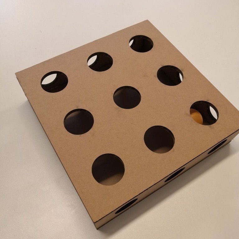 Intra απο ξύλο plywood 3mm-4mm πάχος - Κουτί από χαρτόνι για παιχνίδια γάτα Δίασταση 30x30 cm Intraeaxys-d1lmvexo