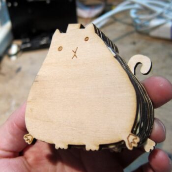 Intra απο ξύλο plywood 3mm-4mm πάχος - Σφυρίχτρα γάτας Δίασταση 30x30 cm Intraeaxys-d1lm2wzo - Image 1