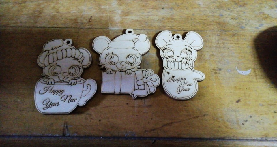 Intra απο ξύλο plywood 3mm-4mm πάχος - Ευτυχισμένο το νέο έτος Ξύλινα μενταγιόν εικονιδίων μαγνητών Δίασταση 30x30 cm Intraeaxys-d1lvk8go