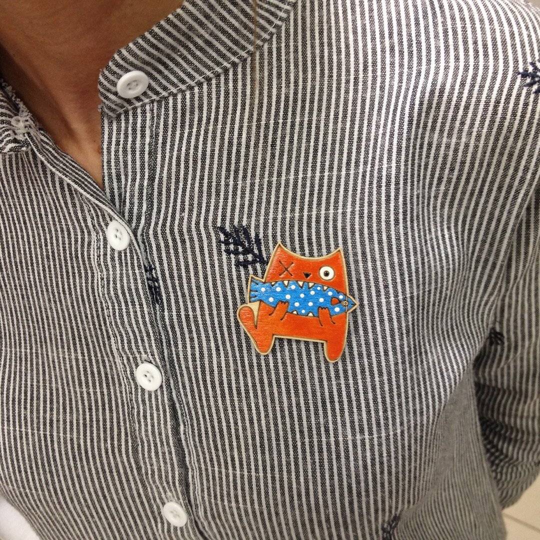 Intra απο ξύλο plywood 3mm-4mm πάχος - Εικονίδιο σήματος χαραγμένης γάτα με μαγνήτη ψαριού Δίασταση 30x30 cm Intraeaxys-r7vmy8k7