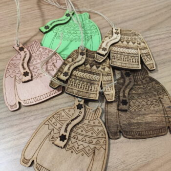 Intra απο ξύλο plywood 3mm-4mm πάχος - Ξύλινο στολίδι πουλόβερ Δίασταση 10x10 cm Intraeaxys-eo4qvm97 - Image 1