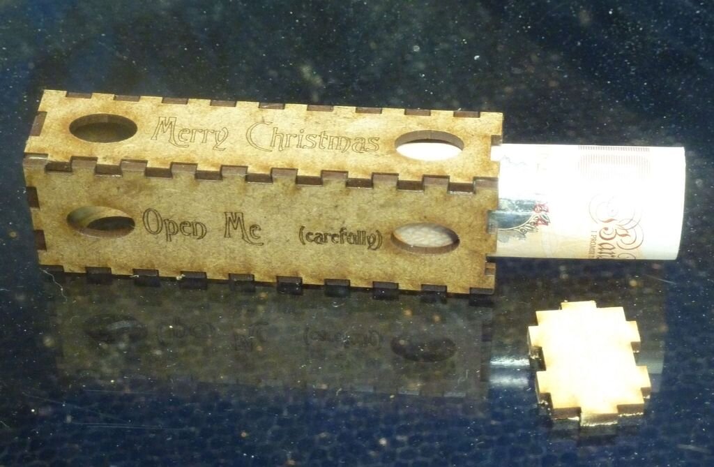 Intra απο ξύλο plywood 3mm-4mm πάχος - Χριστουγεννιάτικο κουτί χρημάτων Δίασταση 30x30 cm Intraeaxys-yon0vrk7