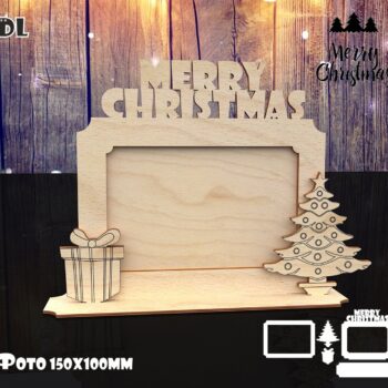 Intra απο ξύλο plywood 3mm-4mm πάχος - Ξύλινη κορνίζα για χαρούμενα Χριστούγεννα με χαραγμένο δέντρο και κουτί δώρου Δίασταση 30x30 cm Intraeaxys-eo20l3l7 - Image 1