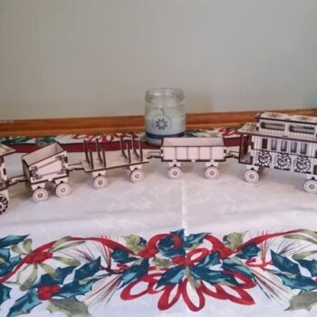 Intra απο ξύλο plywood 3mm-4mm πάχος - Χριστουγεννιάτικο τρένο Δίασταση 30x30 cm Intraeaxys-yonem6yo - Image 1