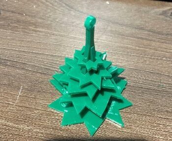 Intra απο ξύλο plywood 3mm-4mm πάχος - Χριστουγεννιάτικο στολίδι αειθαλές δέντρο στην κάρτα Δίασταση 10x10 cm Intraeaxys-51r8r807 - Image 1