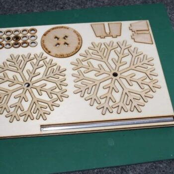 Intra απο ξύλο plywood 3mm-4mm πάχος - Χριστουγεννιάτικο δέντρο επίπεδης συσκευασίας Δίασταση 30x30 cm Intraeaxys-r1z0vvpo - Image 3