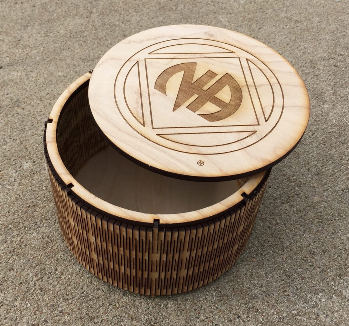 Intra απο ξύλο plywood 3mm-4mm πάχος - Στρογγυλό κουτί μεντεσέδων Δίασταση 30x30 cm Intraeaxys-6o3ydrp7