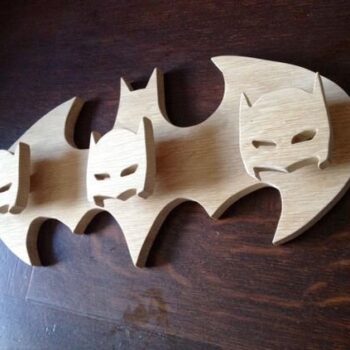 Intra απο ξύλο plywood 3mm-4mm πάχος - Σχάρα κρεμάστρας Batman Δίασταση 30x30 cm Intraeaxys-qommzjro - Image 1